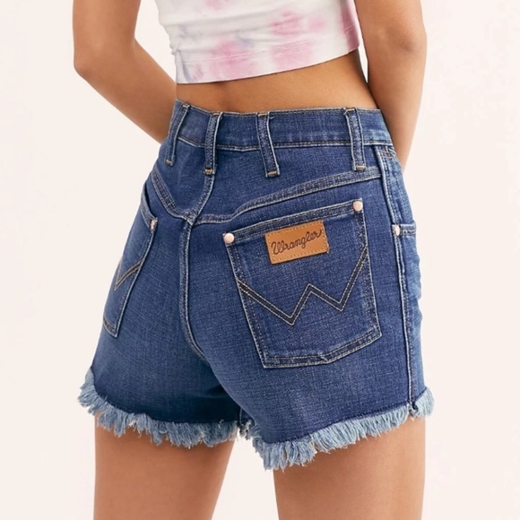 Wrangler High Rise Pisces Shorts
#WBCOSPS - Picture 2 of 9